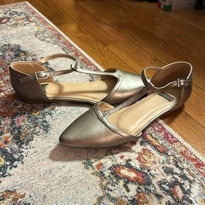NYLA pointy toe silver flats